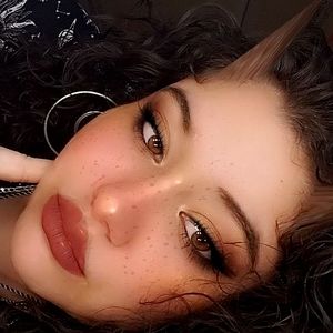 Meet your Posher, Isela